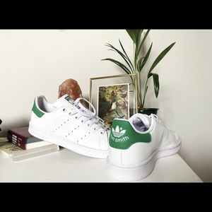 SELL OR TRADE STAN SMITH ADIDAS